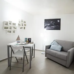 Apartment 330, Manarola